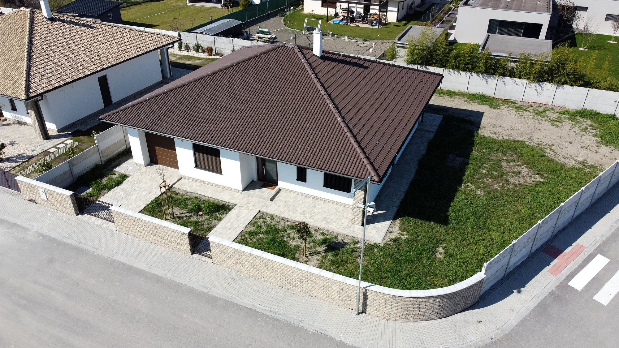 Báč Godmáň – hero exterier dom zahrada 02