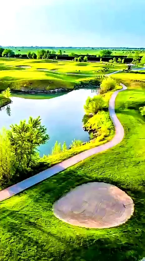 ApexGolf ako súčasť športového zázemia lokality.